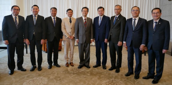 Vice President of the People's Supreme Court of the Lao2