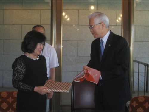 image:Nguyen Thuy Hien and Saburo Tokura