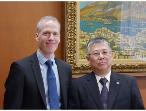 image:Mr. Bernhard Schroeder and Secretary-General NAKAMURA Makoto