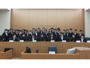 写真：大原看護専門学校生の法廷見学の様子