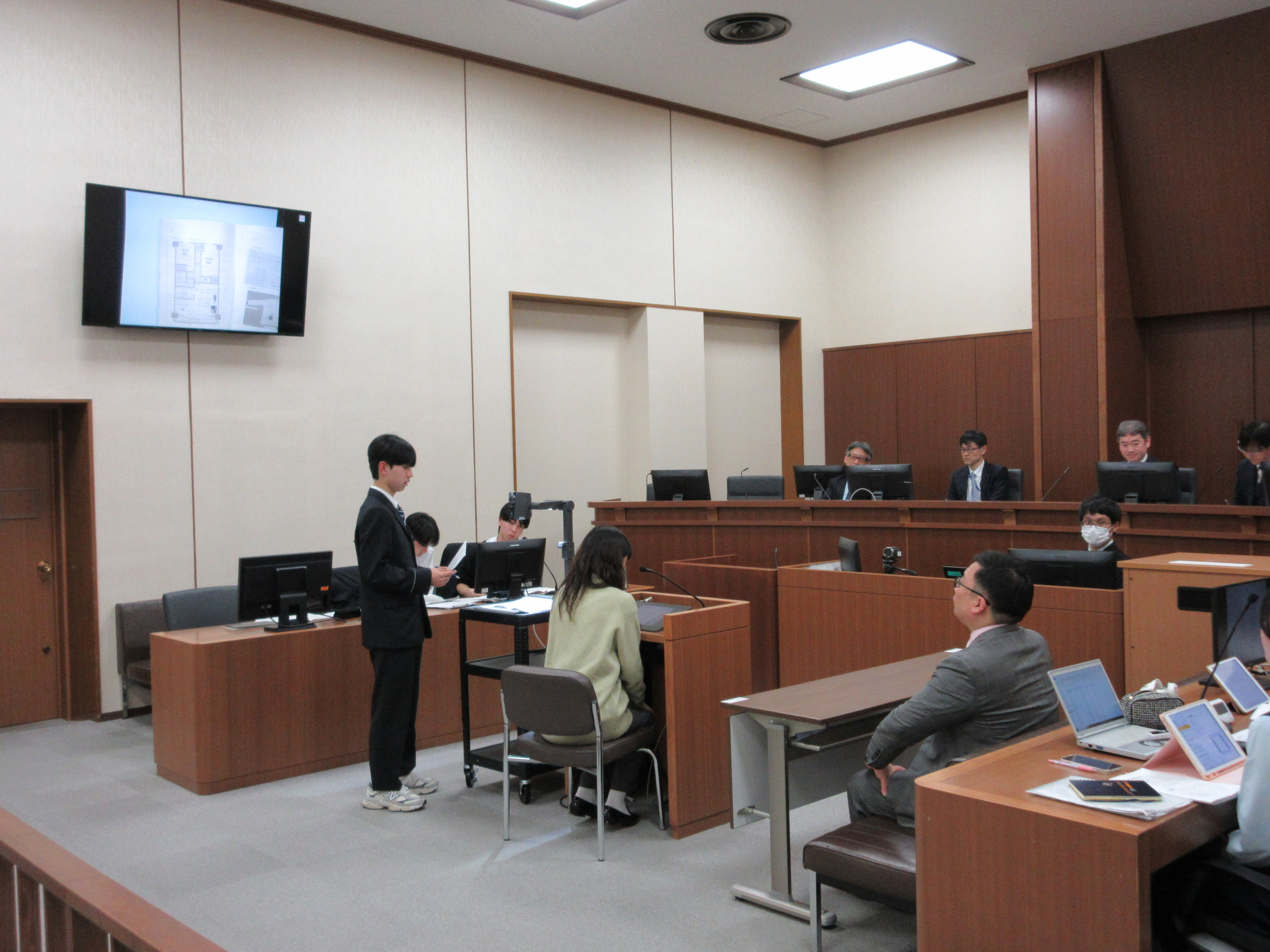 写真：高校生模擬裁判選手権の様子