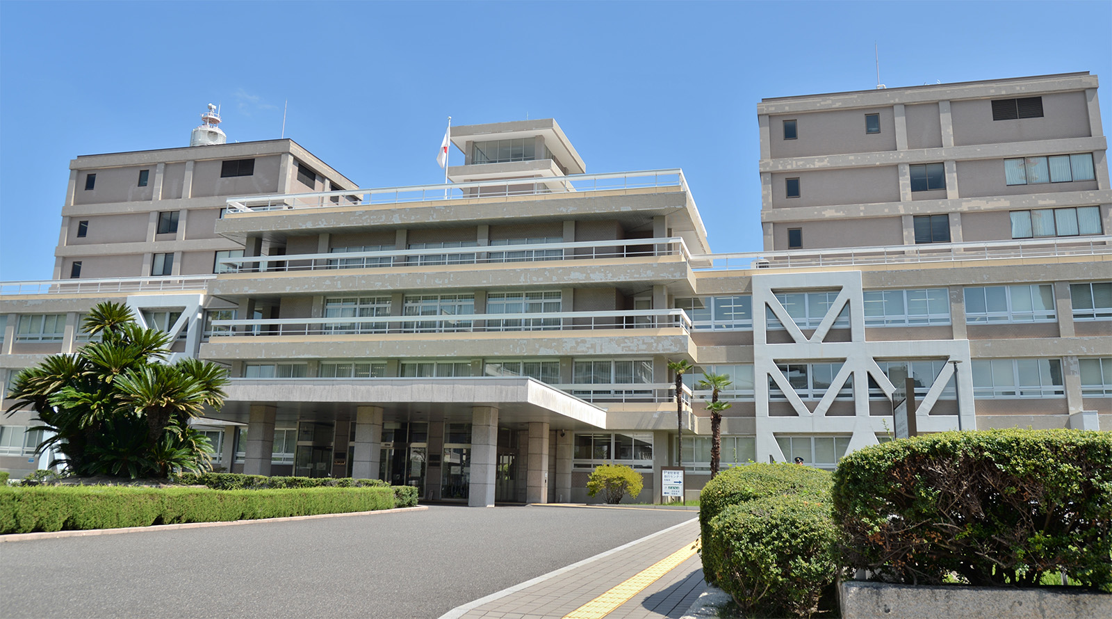 写真：広島地方裁判所、広島家庭裁判所庁舎外観
