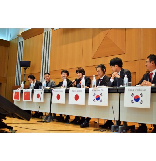 image4:Scene of the panel discussion
