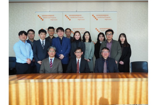 写真： 檀国大学情報知的財産大学院の学生らの来庁