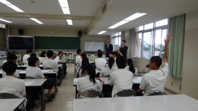 写真：評議・講評・質疑応答
