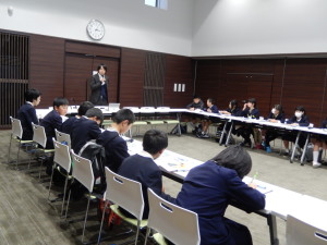写真：弁護士会見学と弁護士からの仕事内容説明
