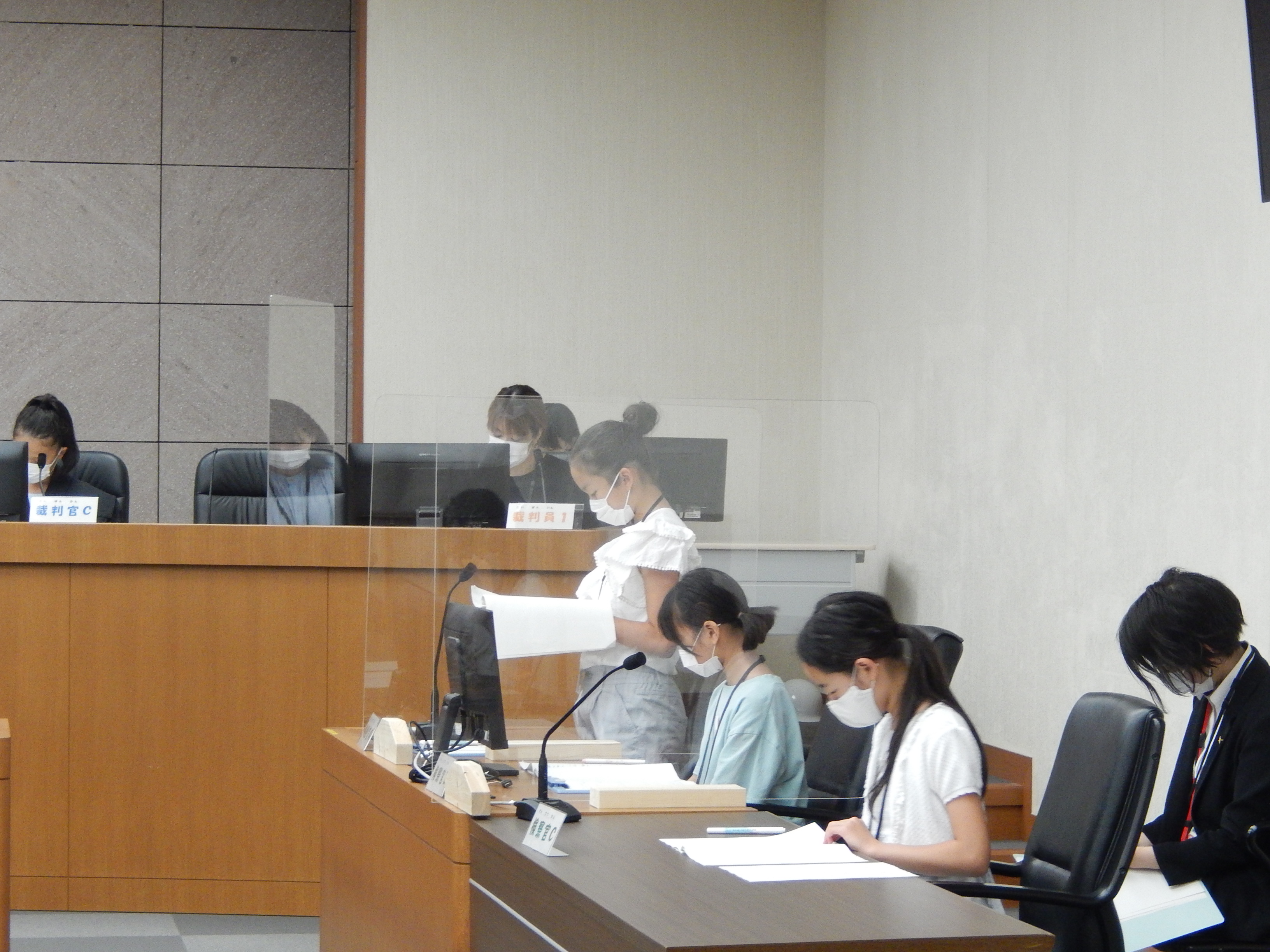 模擬裁判員裁判の様子（検察官席）