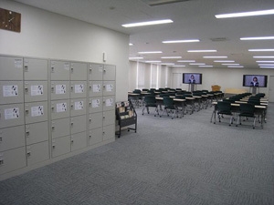 写真：裁判員候補者受付・待合室