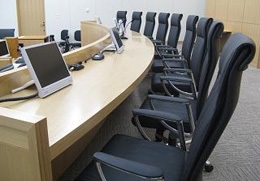 写真：裁判員裁判用法廷（201号法廷）
