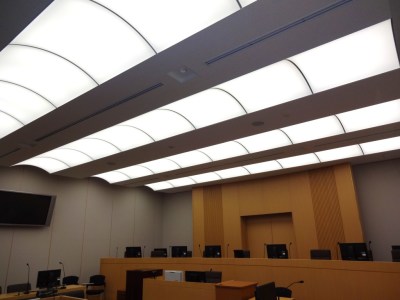 写真：裁判員裁判用法廷の天井