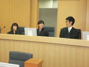 写真：裁判官体験の様子