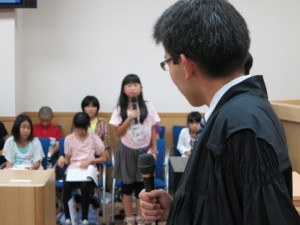 写真：裁判官への質問コーナーの様子