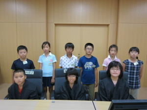 写真：記念撮影の様子1