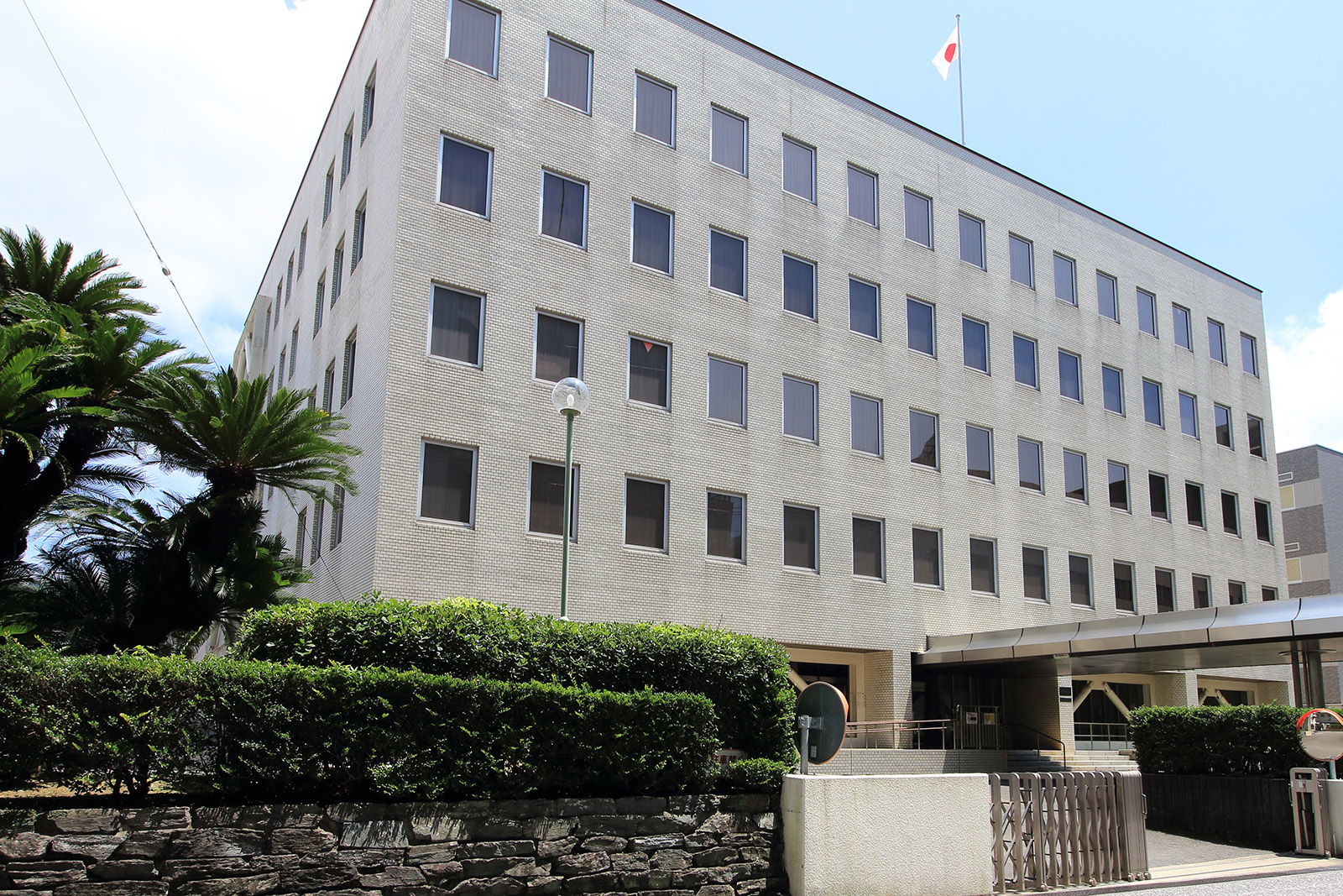 写真：長崎地方裁判所 庁舎外観