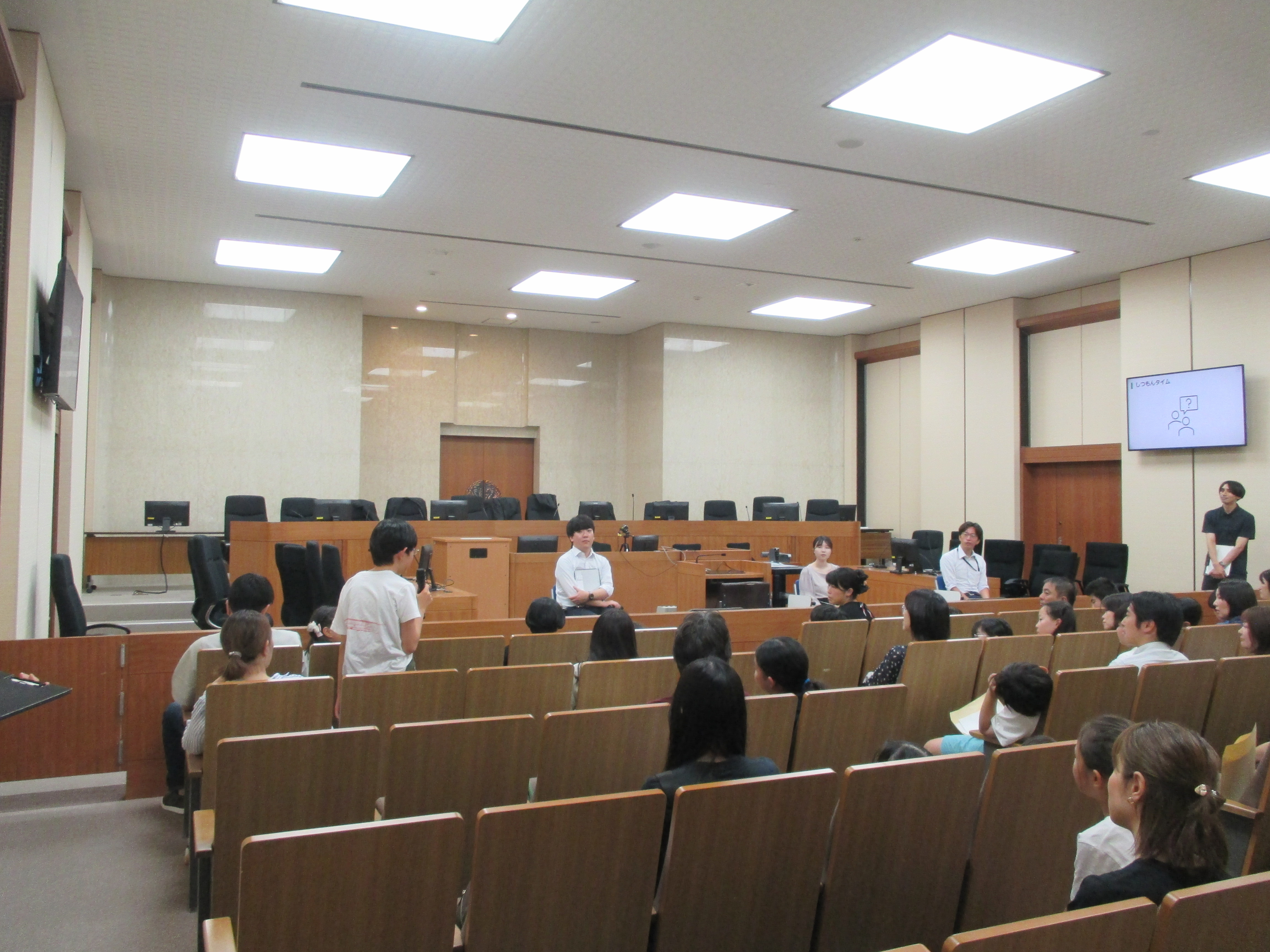 写真：こども裁判所の様子