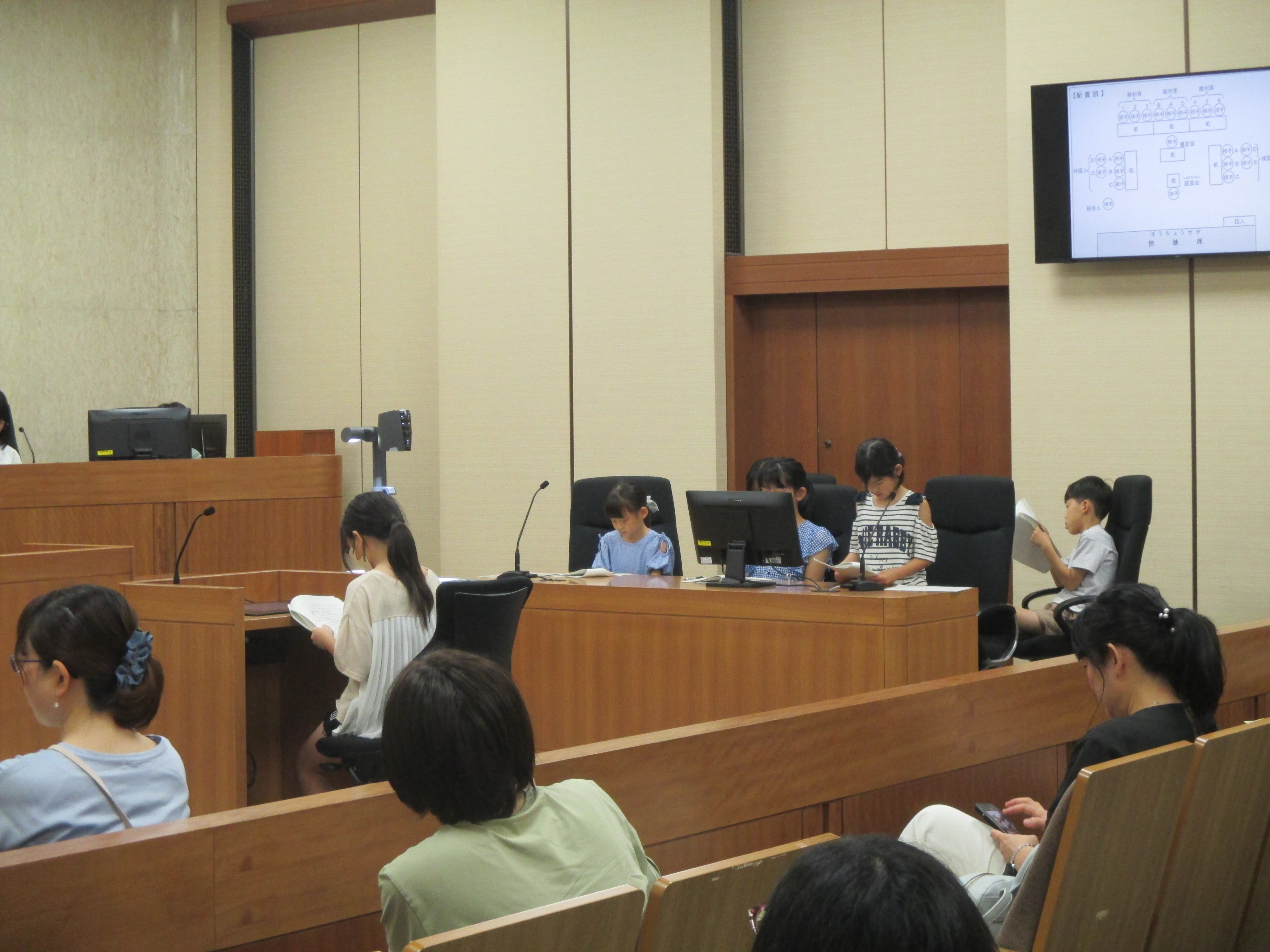 写真：評議の様子