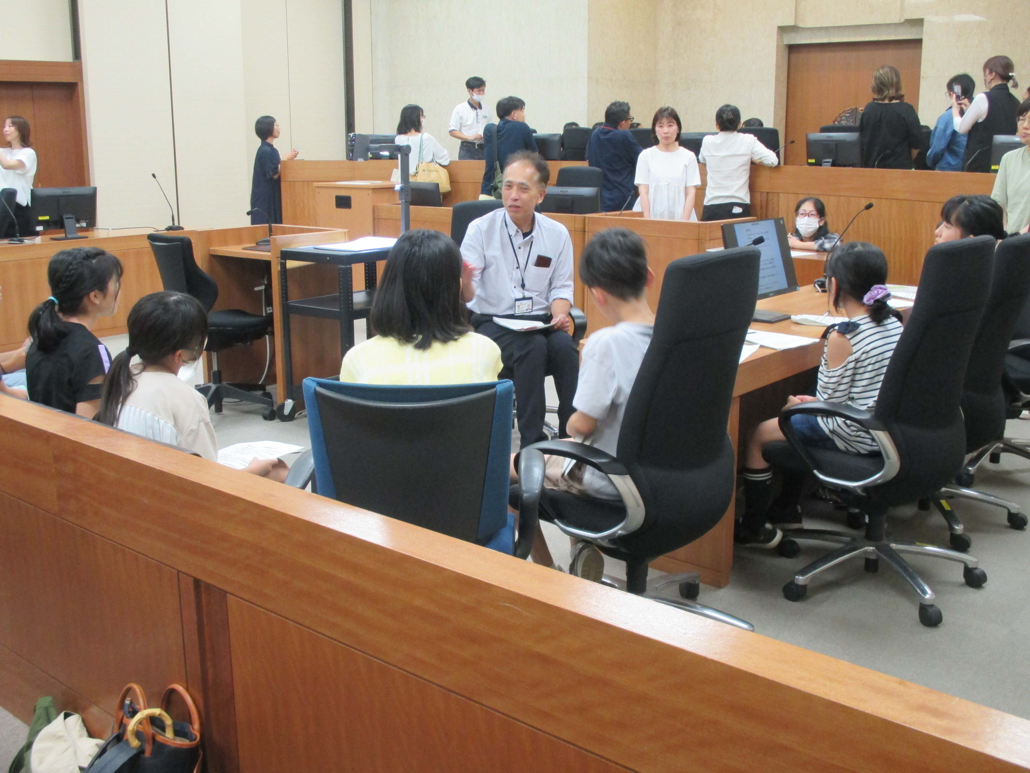 写真：評議の様子