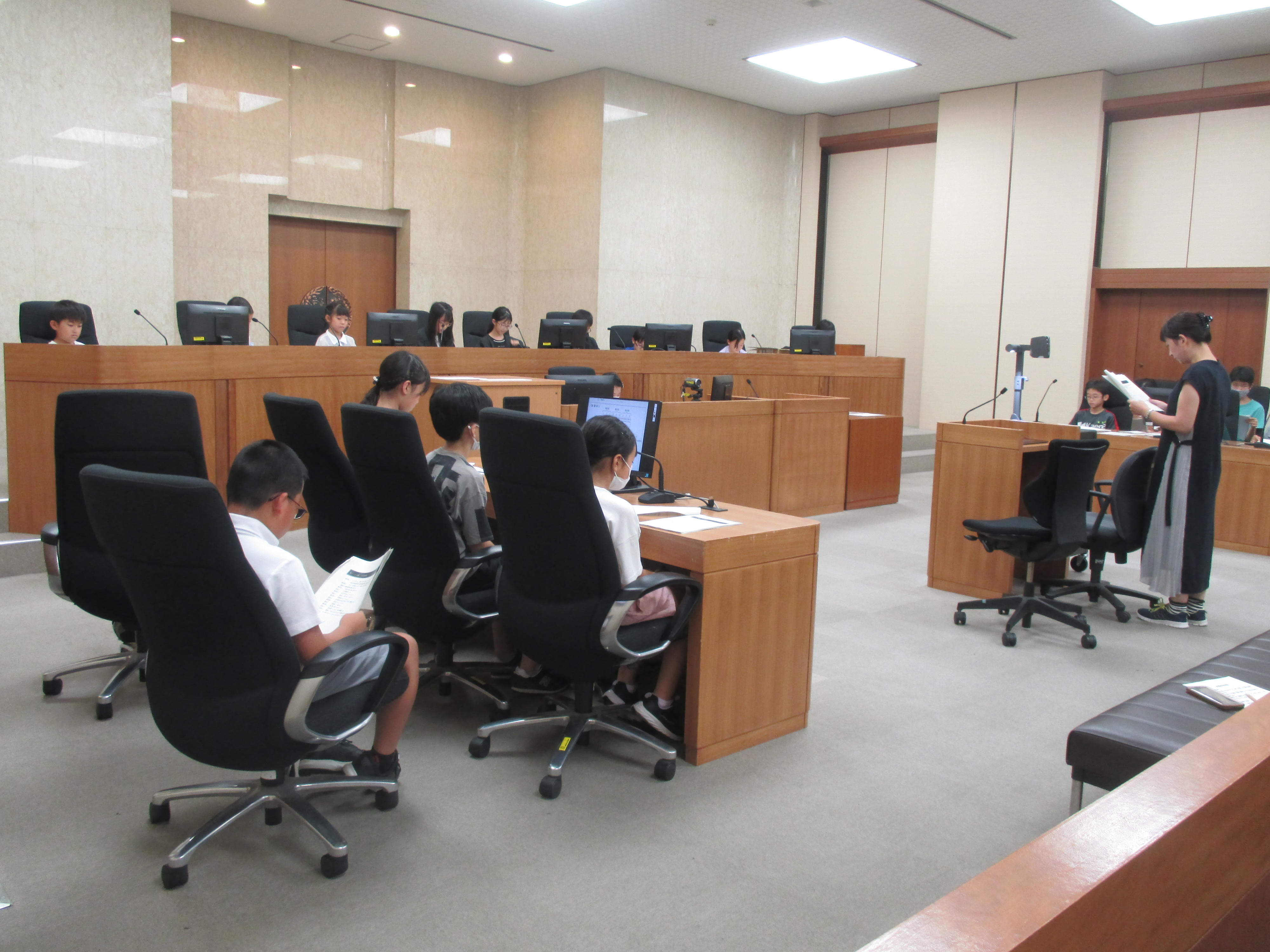 写真：評議の様子