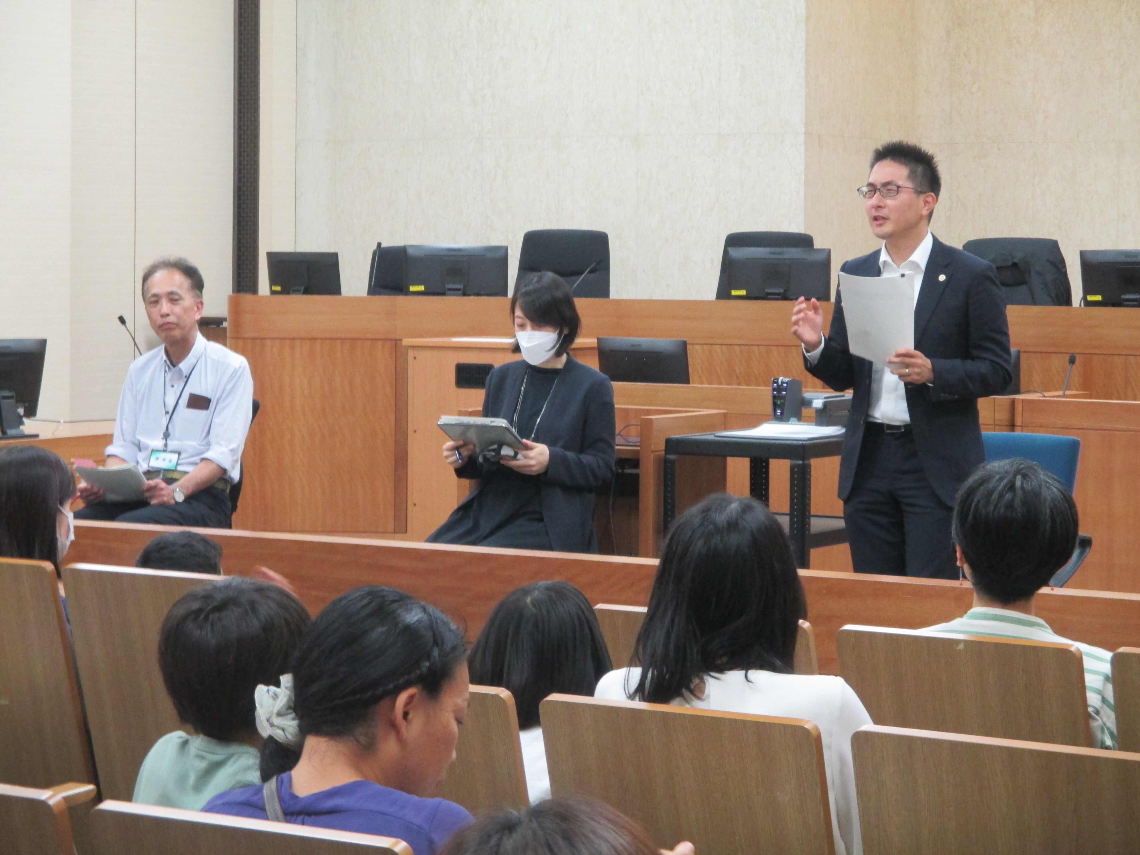 写真：こども裁判所の様子