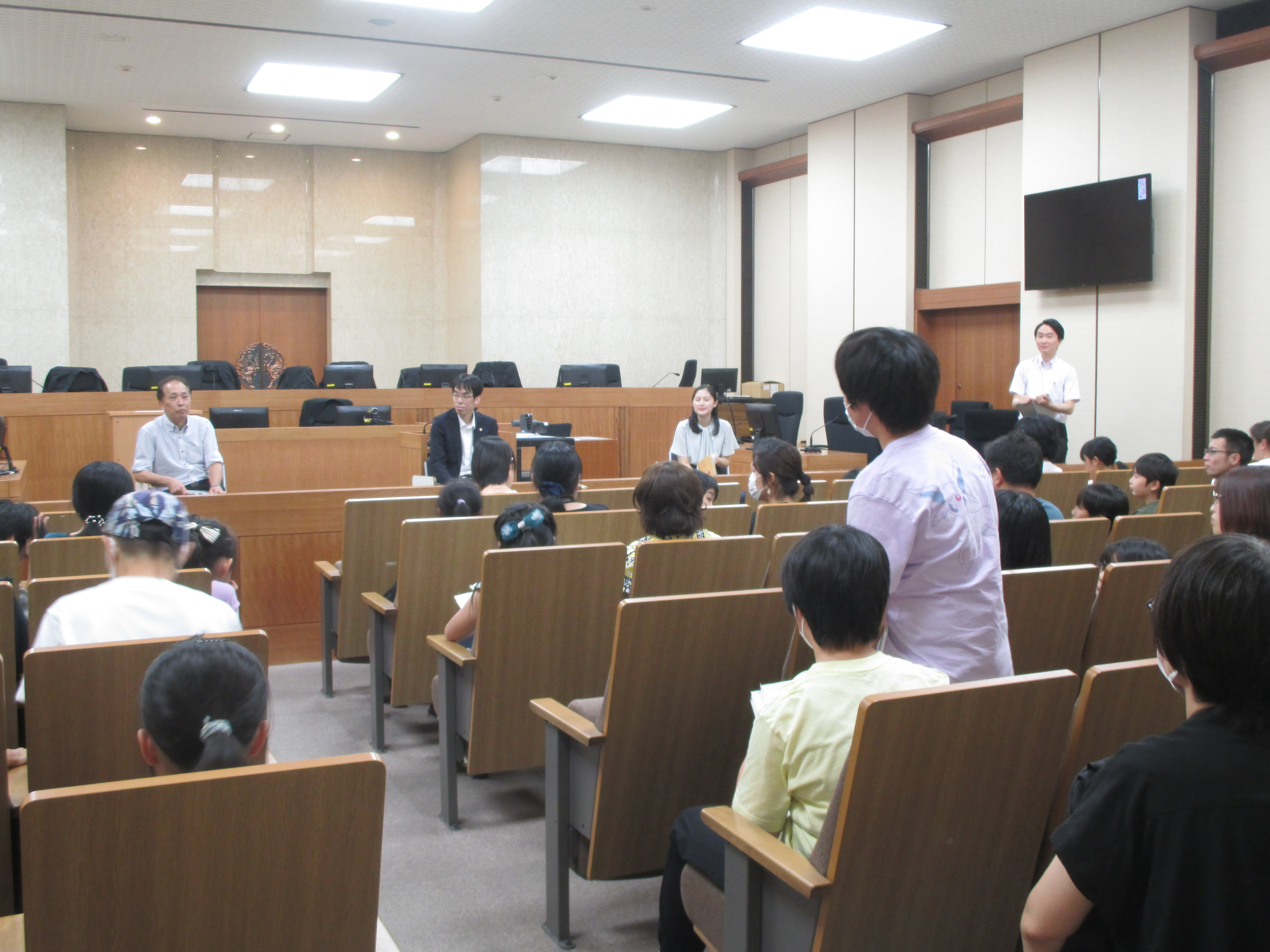 写真：こども裁判所の様子