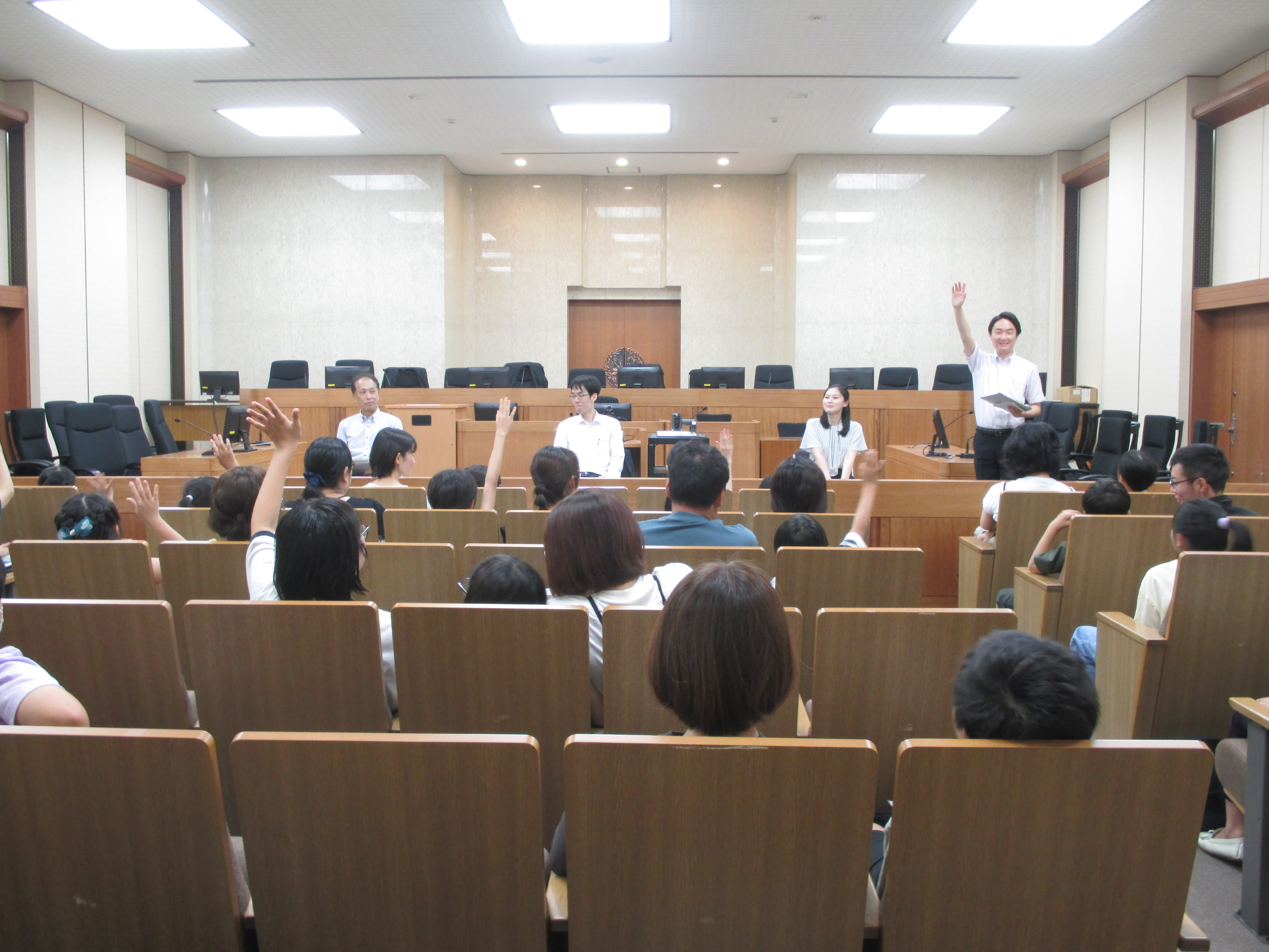 写真：こども裁判所の様子