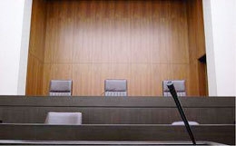 写真：合議法廷の様子