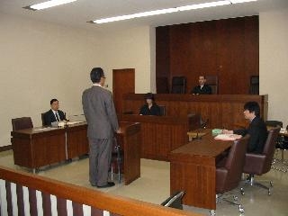 裁判官が 言いたくないことは言わなくても良いなどと被告人に説明していますが これは何を説明しているのですか 裁判所