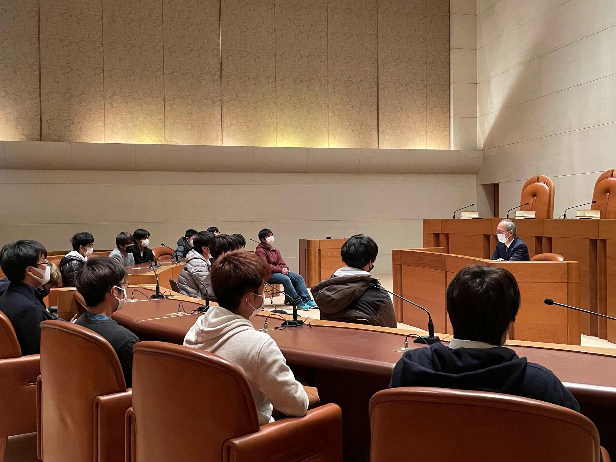 写真：座談会の様子