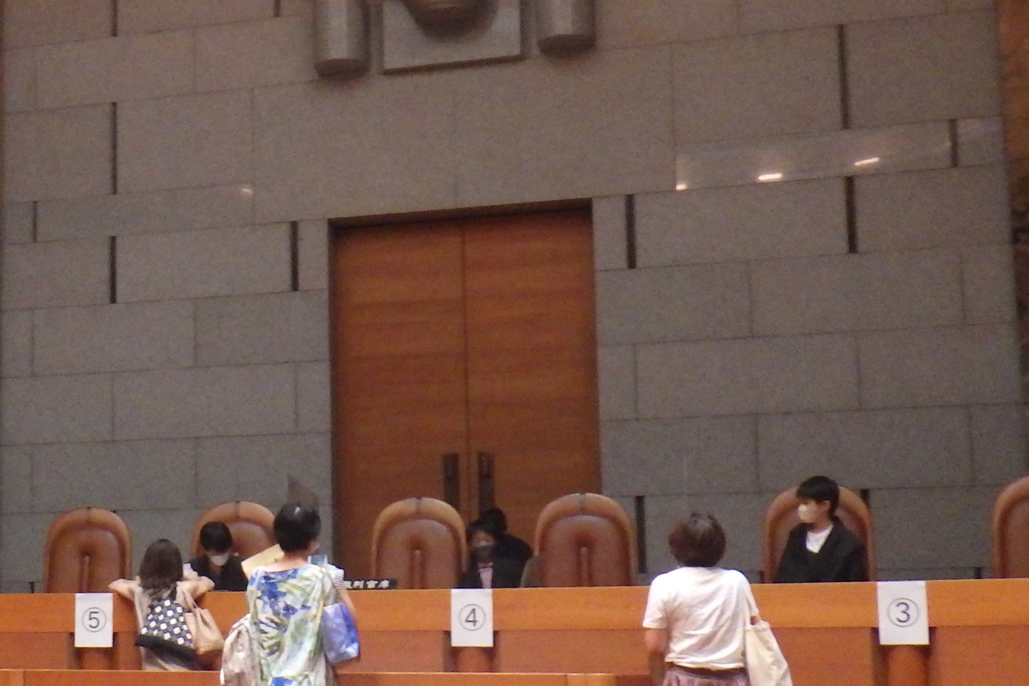 写真：判決言渡体験の様子