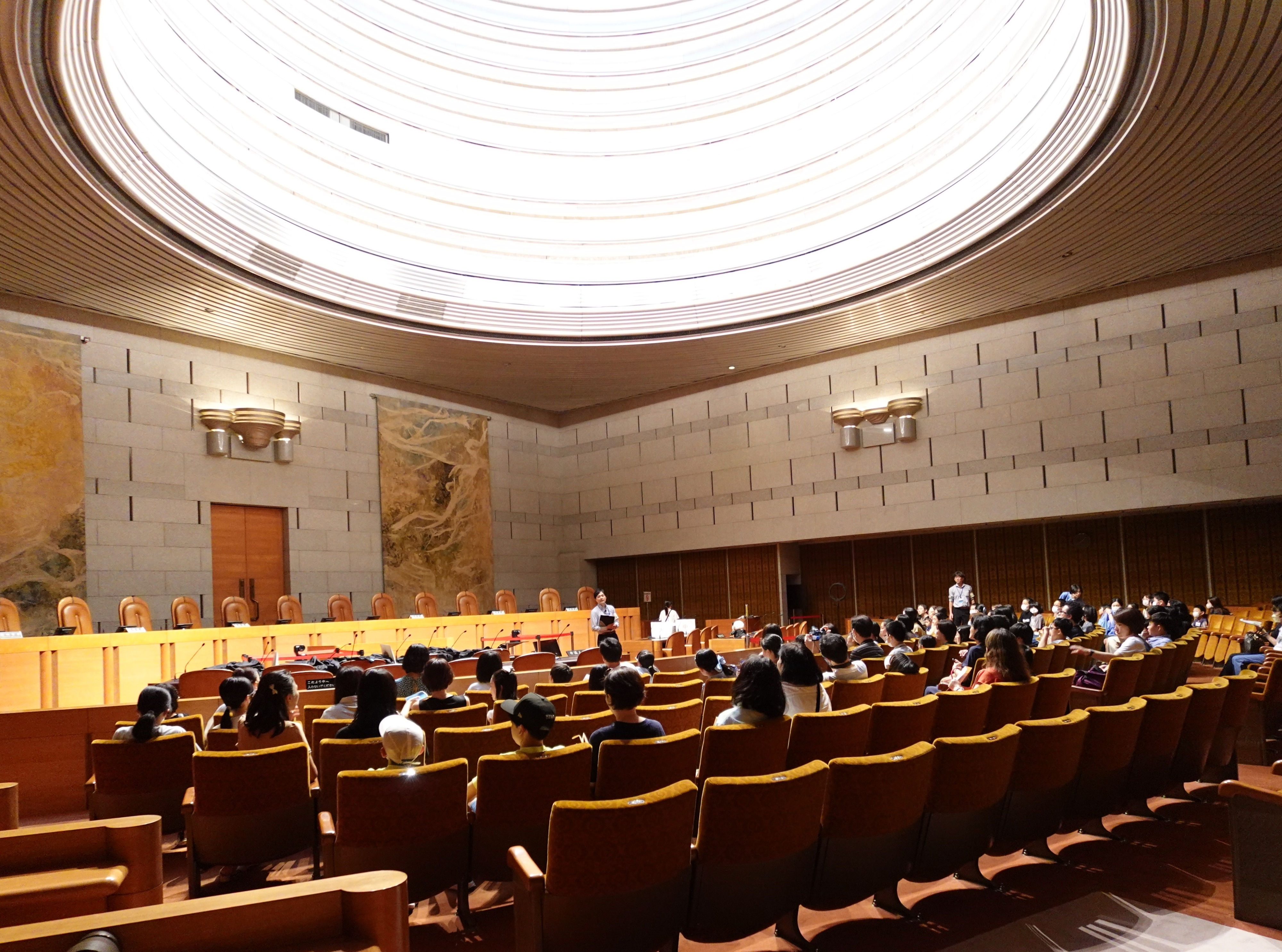写真：大法廷説明の様子