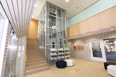 妙寺簡易裁判所・和歌山家庭裁判所妙寺出張所玄関ホール