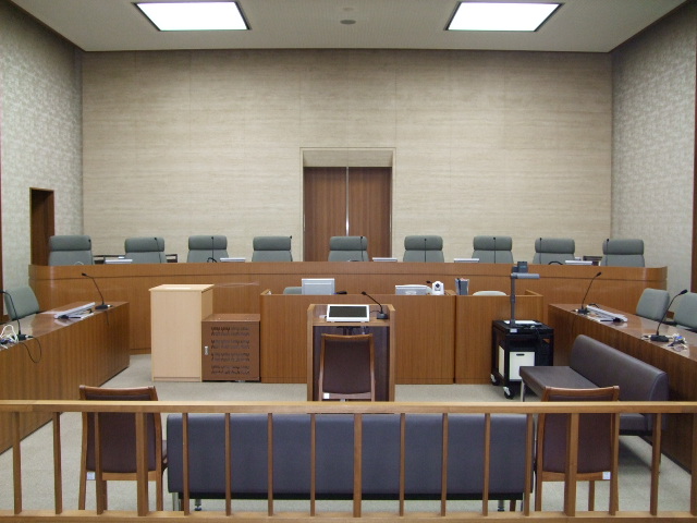 法廷の参考画像