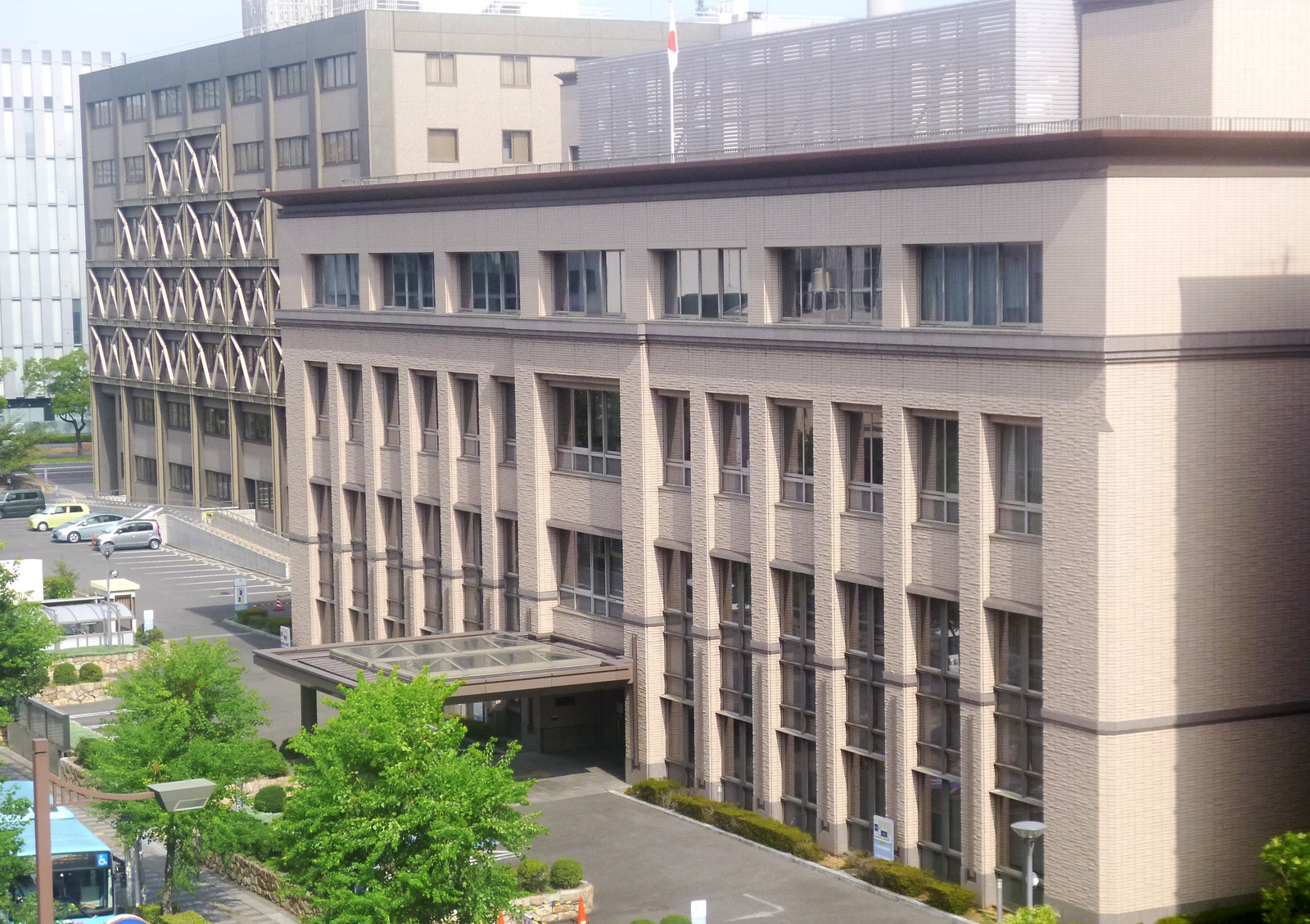 写真：高松地方・家庭裁判所 庁舎外観