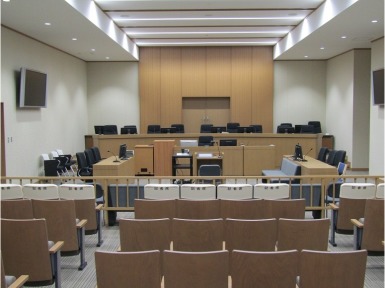 写真：裁判員裁判用法廷（201号法廷）