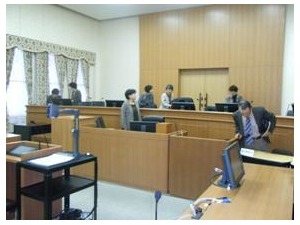 写真：法廷見学（東部地区）