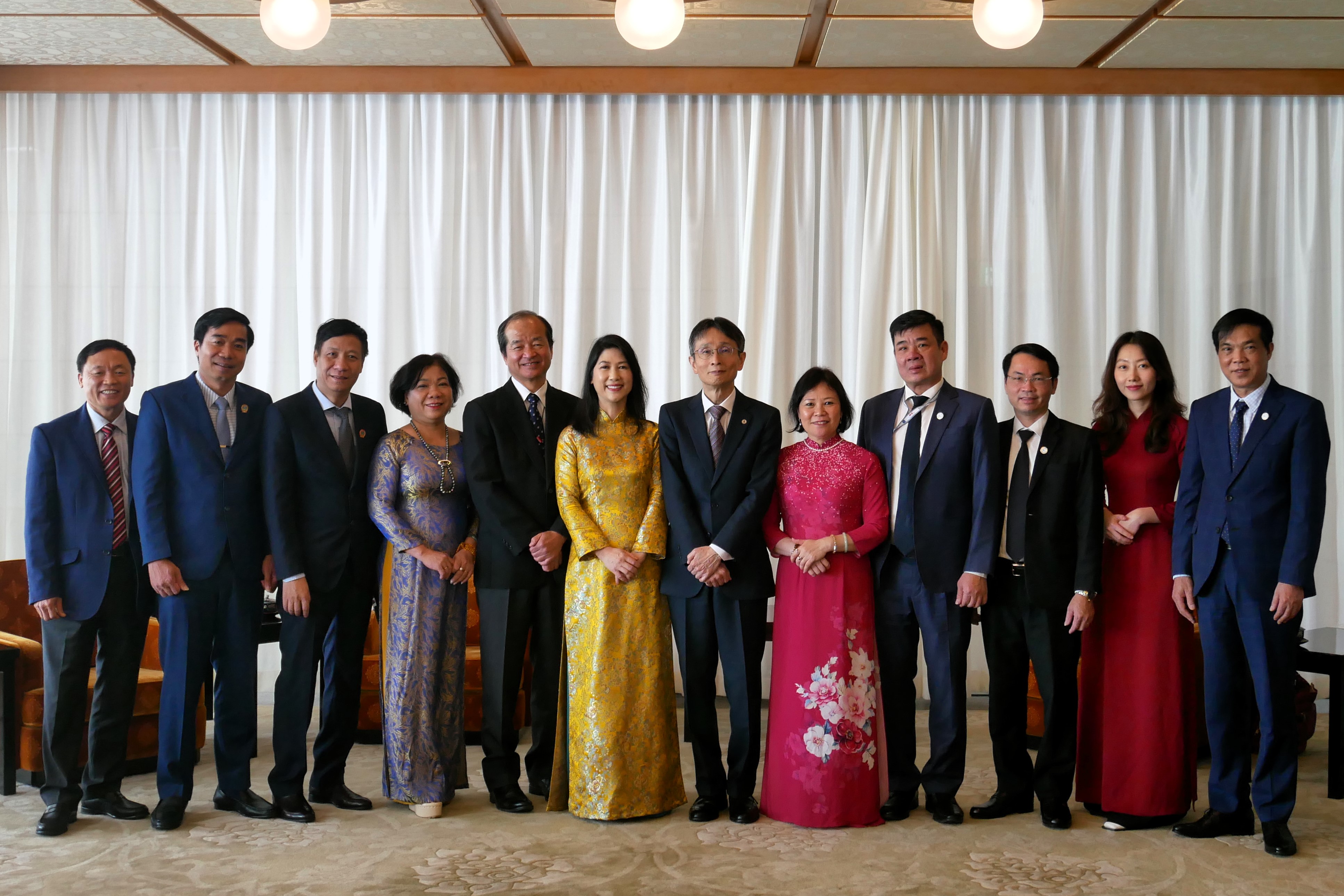 ベトナム最高人民裁判所一行と今崎長官及び岡裁判官