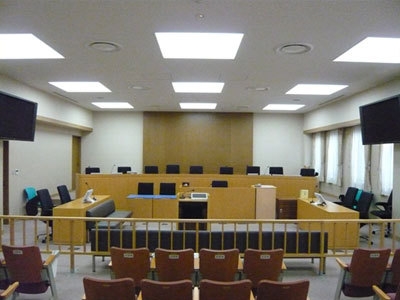 写真：山形地方裁判所別館301号法廷（裁判員裁判用法廷）